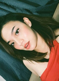 Bee - escort in Singapore Photo 4 of 7