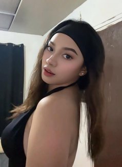 Bee - escort in Singapore Photo 6 of 7