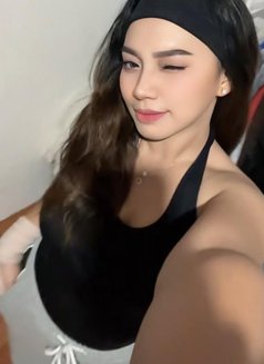 Bee - escort in Singapore Photo 7 of 7