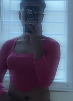 Bee - Acompañantes transexual in Bangalore Photo 1 of 2