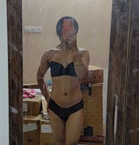 Bee - Transsexual escort in Bangalore