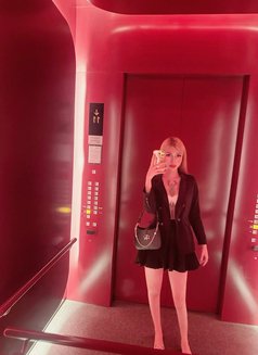 Bee - Transsexual escort in Bangkok Photo 6 of 21