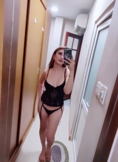 Bee - Transsexual escort in Madrid Photo 7 of 9