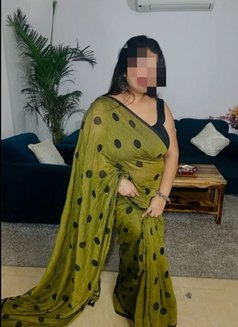 Milf for cam - puta in Mumbai Photo 1 of 2