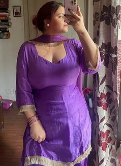 Milf for cam - escort in Kochi Photo 2 of 2