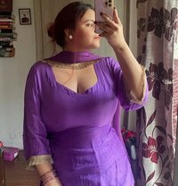 Milf for cam - escort in Kochi