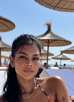 Beena - escort in Singapore Photo 3 of 7