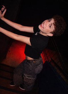 M... M... S - Acompañantes masculino in Beirut Photo 2 of 9