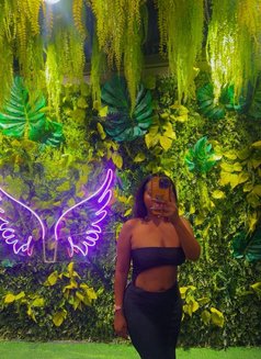 Chiyana - Masajista in Kampala Photo 2 of 12