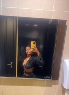 Chiyana - Masajista in Kampala Photo 8 of 12