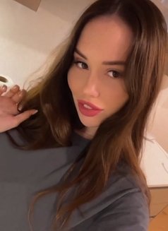 Belinda - escort in Jeddah Photo 2 of 4