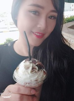 Belinda - escort in Doha Photo 5 of 9