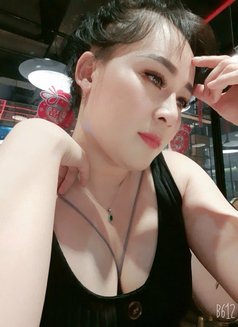 Belinda - escort in Dubai Photo 3 of 6