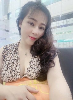 Belinda - escort in Dubai Photo 5 of 6