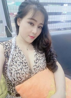 Belinda - escort in Kathmandu Photo 10 of 17