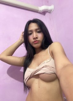 Bell Ladyboy Thailand - masseuse in Bangkok Photo 5 of 6