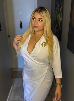 Bella - masseuse in Santa Cruz de Tenerife Photo 1 of 2