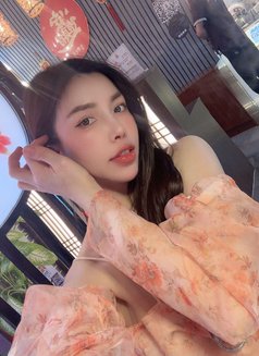 Bella - escort in Amman Photo 3 of 6