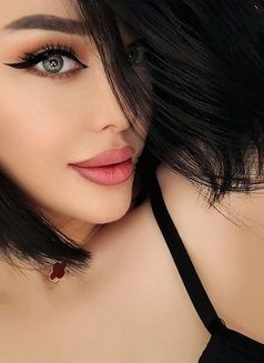 Bella - puta in Dubai Photo 9 of 17