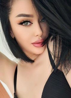 Bella - puta in Dubai Photo 11 of 17