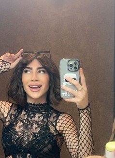 Bella - Transsexual escort in Baku Photo 3 of 5