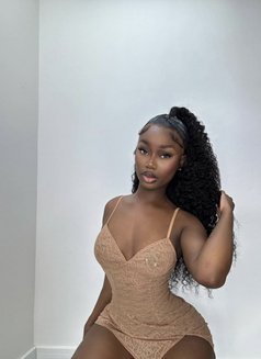 Bella - puta in Dubai Photo 6 of 6