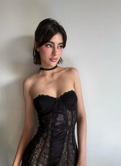 Bella - escort in Guangzhou Photo 1 of 14