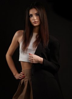 Bella - escort in Guangzhou Photo 5 of 16