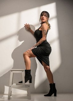 BELLA - Masajista in Lisbon Photo 1 of 8