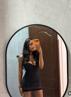 Bella - escort in Riyadh Photo 2 of 3