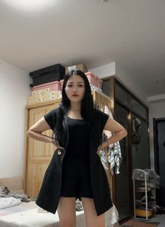 Bella - escort in Beijing Photo 2 of 3