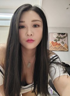 Bella - escort in Shanghai Photo 3 of 3