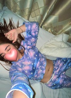 Bella - puta in Al Manama Photo 1 of 1