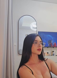 Bella - escort in Dubai Photo 3 of 11