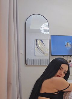 Bella - escort in Dubai Photo 4 of 11