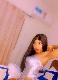 Bella - escort in Muscat Photo 2 of 5