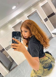 Bella - escort in Muscat Photo 3 of 5