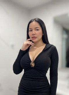 Bee Bee - escort in Dubai Photo 5 of 5