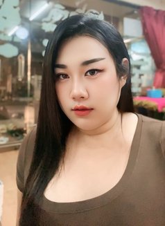 Bella - Transsexual escort in Ras al-Khaimah Photo 10 of 11