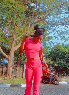 Bella - puta in Al Manama Photo 5 of 5