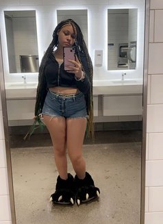 Bella - escort in Muscat Photo 2 of 4