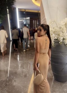 Bella - escort in Dubai Photo 5 of 9