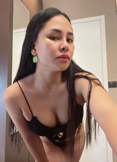 Bella - escort in Manila Photo 5 of 13