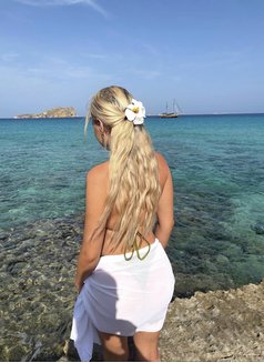 Bella - puta in Al Ain Photo 2 of 2