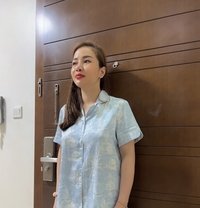 Bella - puta in Singapore