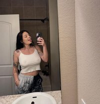 Bella - escort in Paris