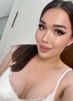 Bella - Transsexual escort in Riyadh Photo 10 of 10