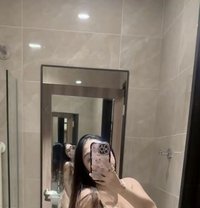Bella Hadid - puta in Singapore