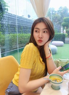 Bella - escort in Surabaya Photo 3 of 5