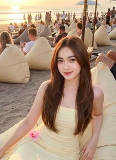 Bella - escort in Jakarta Photo 3 of 5